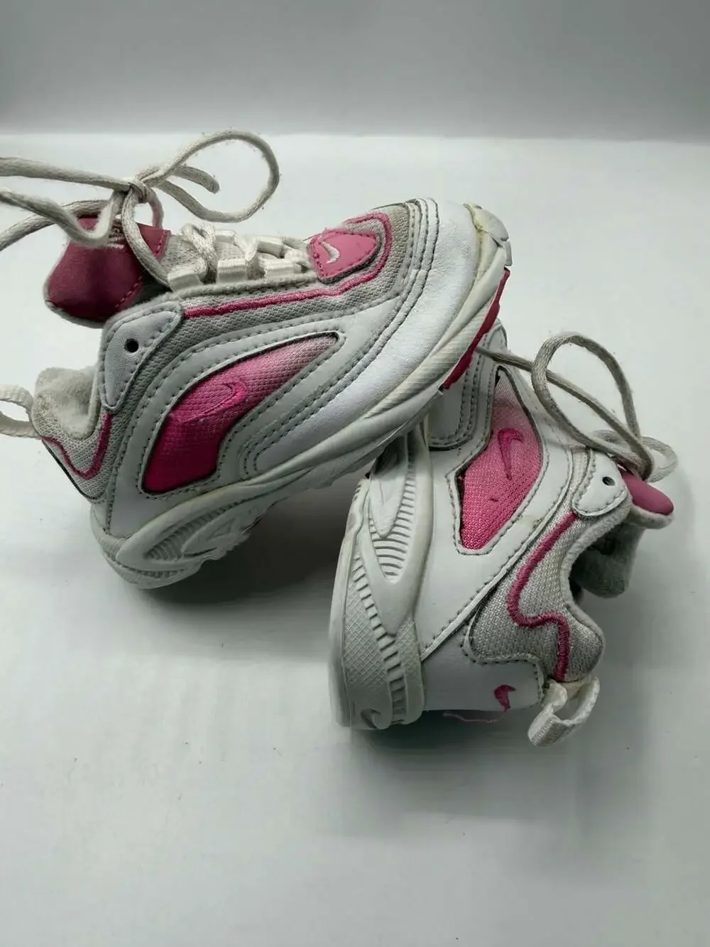 Vintage Nike Toddler Girls White and Pink Lace-Up Athletic Sneakers 6.5c 1999